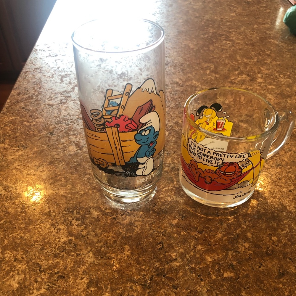 Vintage Smurf and Garfield drinking glass bundle